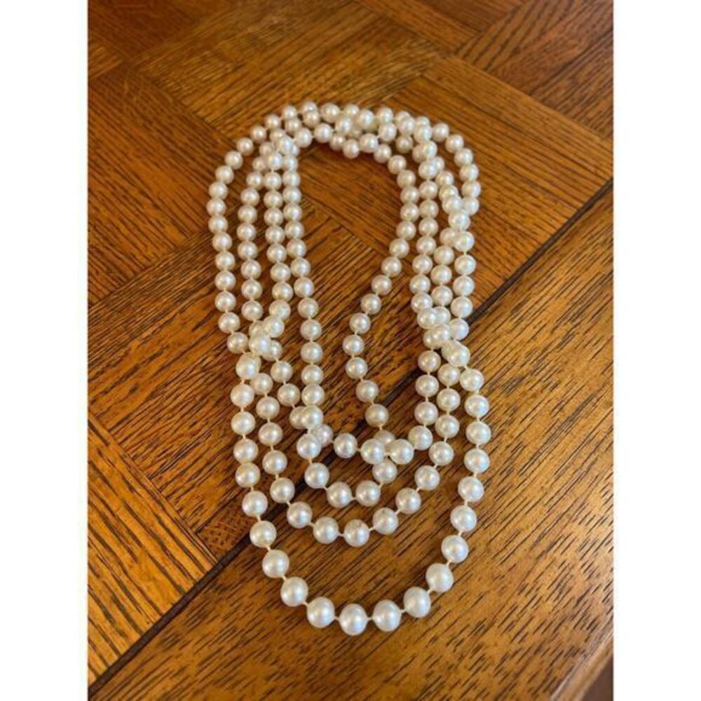 Fashion faux pearls necklace
